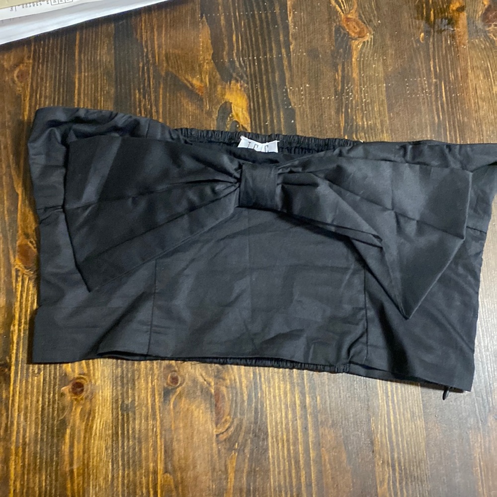 Black bow strapless top